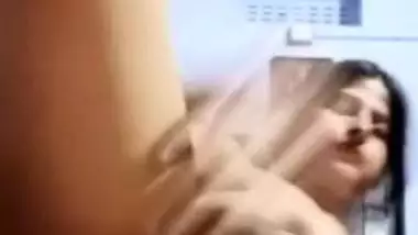 Sexy Bengali beauty rubbing her pussy video