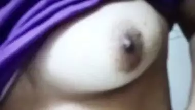 Bhabhi affair with lover exposed her boobs at desi49