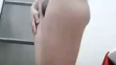 Pakistani bathing leaks video