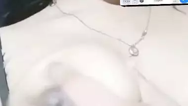 Live cam Bengali girl Muskaan topless paid show