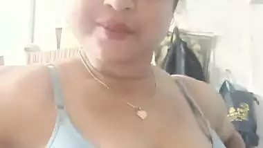 Long boobs aunty stripping blouse and topless