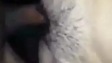 Horny guy licks his GF’s pink pussy in Indian viral porn